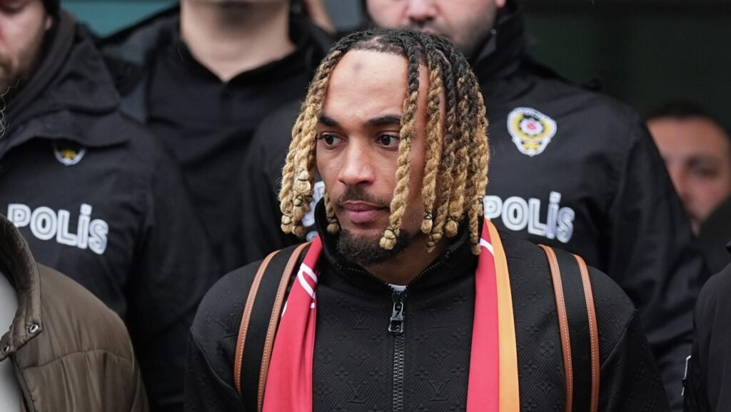 Yurtdışına en yüksek bonservis bedeliyle giden futbolcu rekorunu kırmıştı: Sacha Boey resmen Galatasaray’da