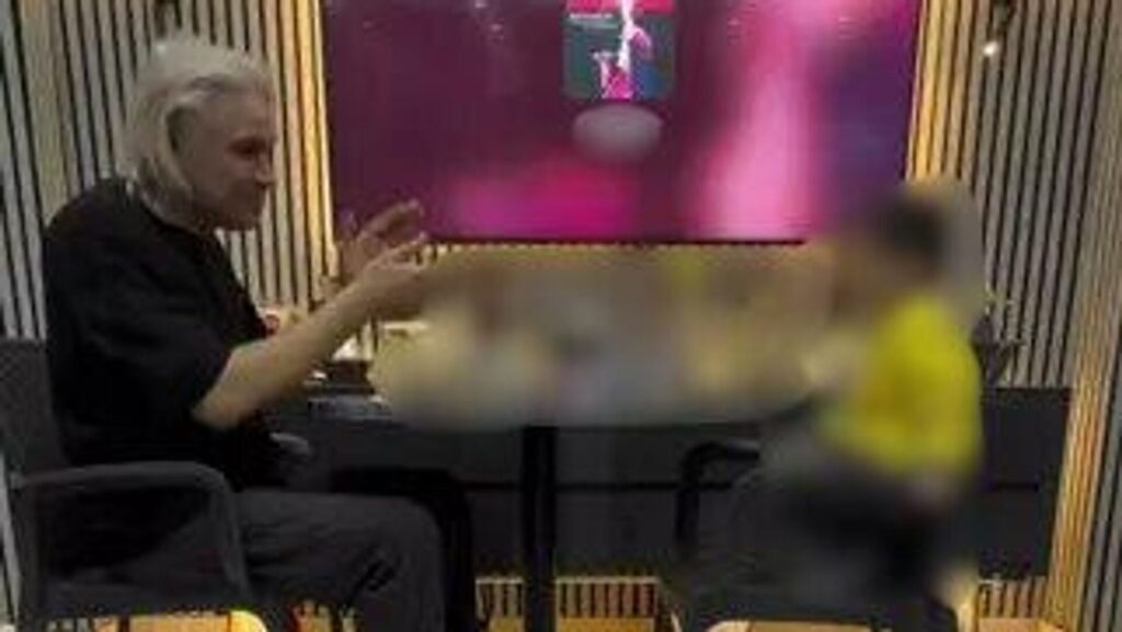 3 yaşındaki çocuğunu alkol masasına oturttu: Baba gözaltına alındı