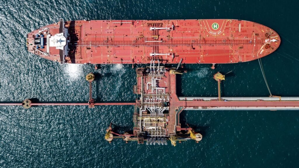 ABD, Rus petrolüne yönelik yaptırımı yumuşattı: 100 milyon varil piyasaya sürülecek