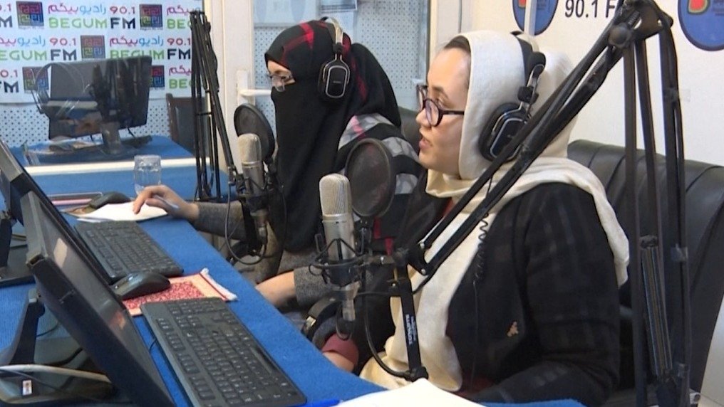 Afgan kadınların radyosu Taliban rejimine inat ayakta