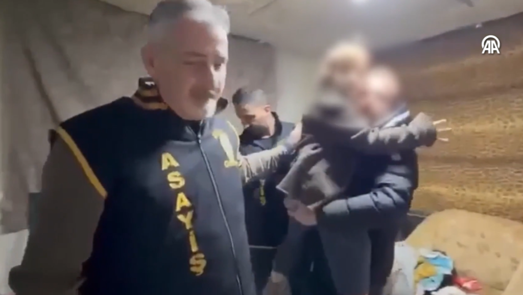 Alman anne, 7 yıl boyuncu kaçırılan oğlunu bulmak için köy köy dolaşmış: Harabe evde bulundu