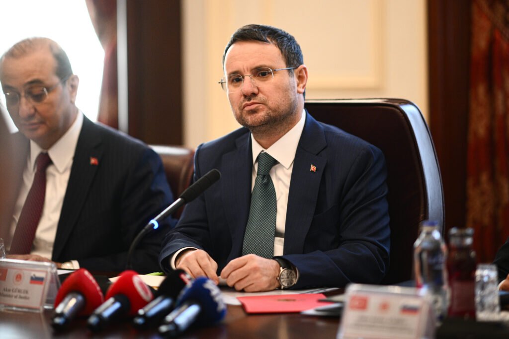 Bakan Gürlek’in mal varlığı. Bir tapu memuru gözaltında