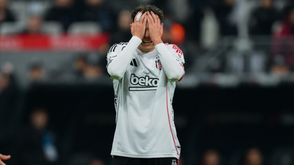 Beşiktaş’ın namağlup serisi derbide son buldu