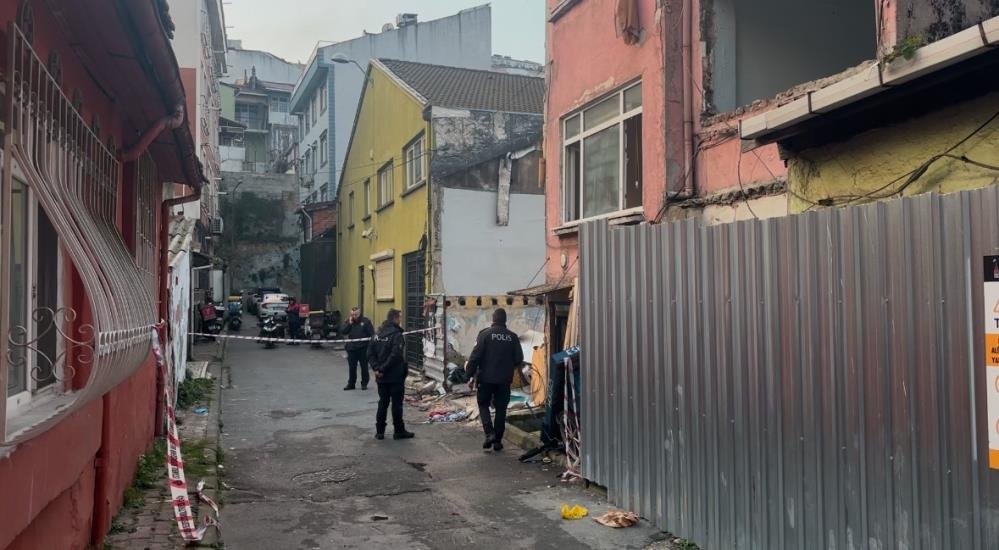 Beyoğlu’nda yangın faciası: 1 yaşındaki bebek yaşamını yitirdi