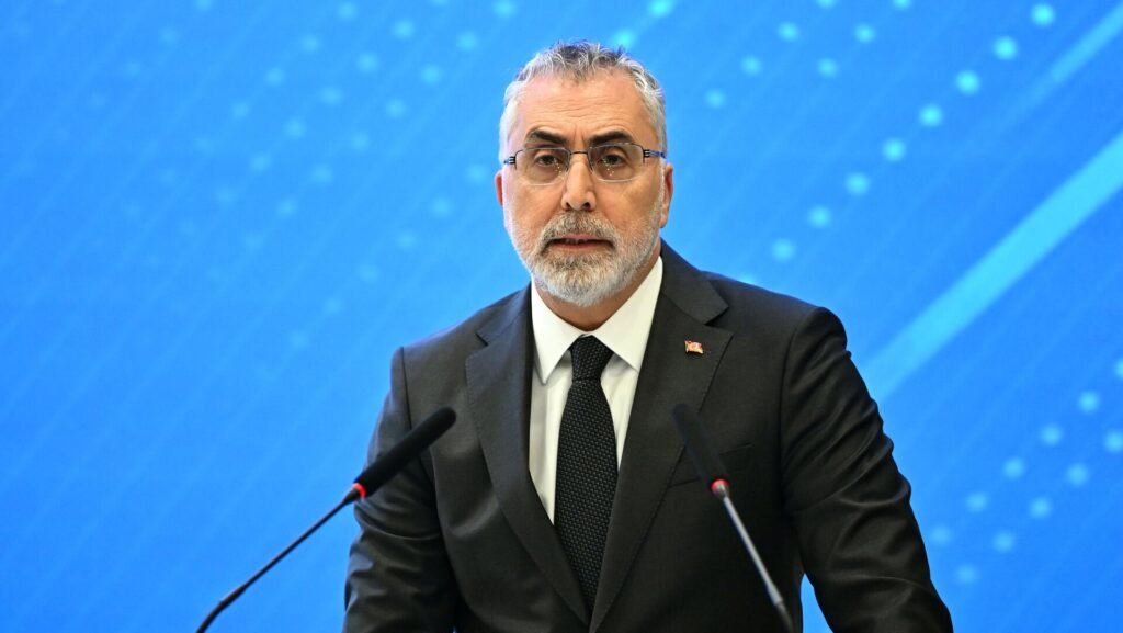 Çalışma Bakanından sigortalı sayısını koruyan mobilya ve tekstil işletmelerine destek