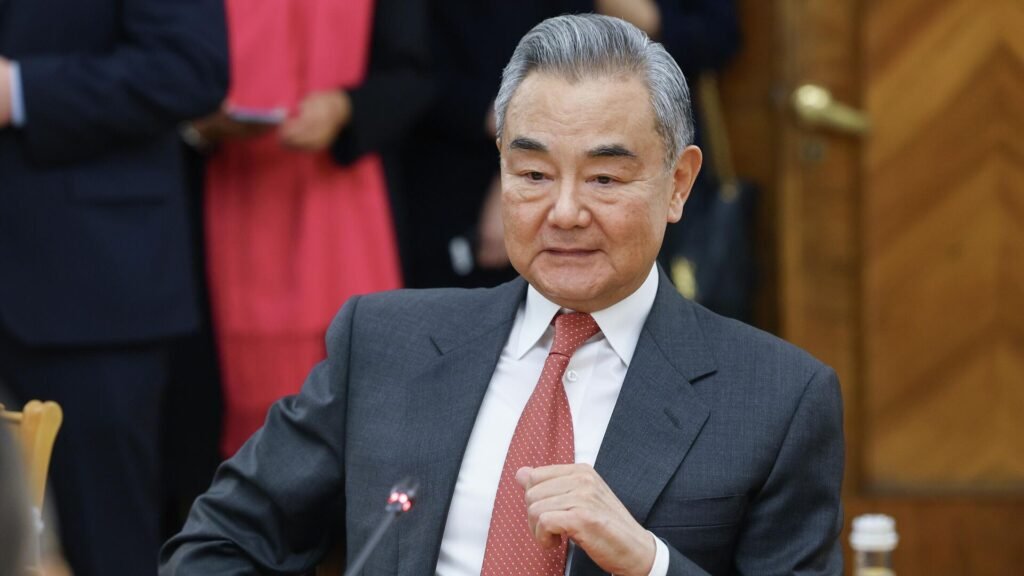 Çin Dışişleri Bakanı Wang: Güç kullanımı problemleri çözmez, adil olmayan savaşlar devam etmemeli