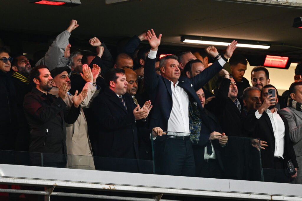 Fenerbahçe duyurdu, divan kurulu ertelendi