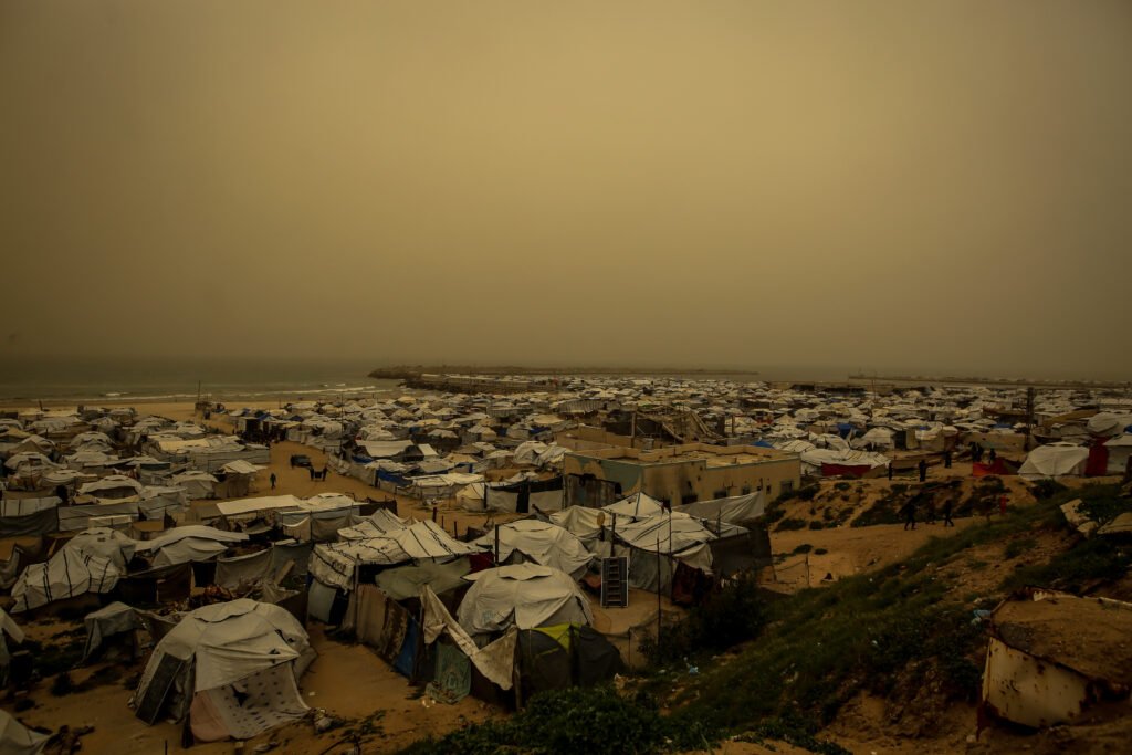 Gazze’yi kum fırtınası vurdu