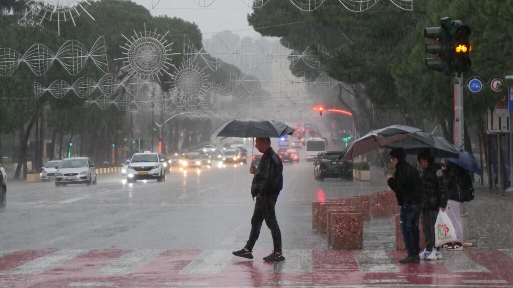 İç bölgelerde kar, kuzeyde kuvvetli yağış ve güneyde şiddetli rüzgar etkili olacak: Bugün hava nasıl?