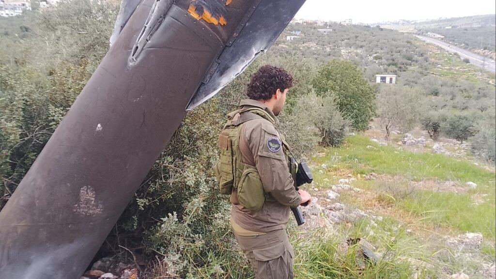 İran’ın İsrail’e gönderdiği füze patlamadan düştü. Füzeyi NTV ekibi görüntüledi