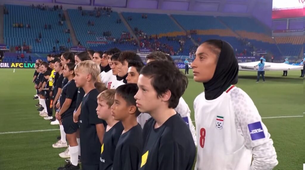 İranlı kadın futbolculardan milli marş boykotu
