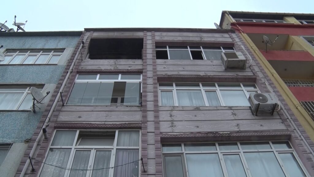 İstanbul’da dehşet. Eşini katledip evi ateşe verdi