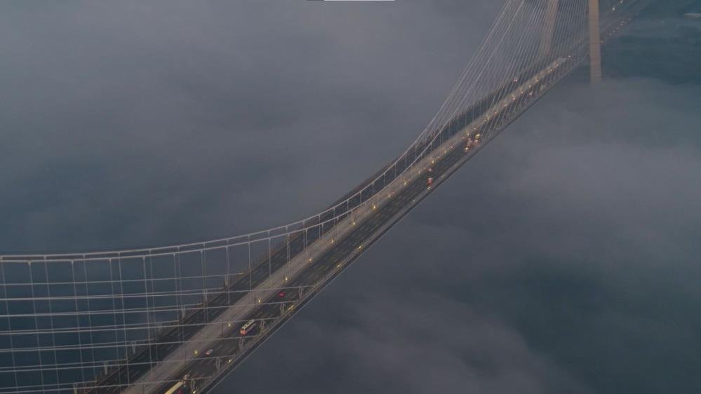 İstanbul’da yoğun sis: Köprü gözden kayboldu