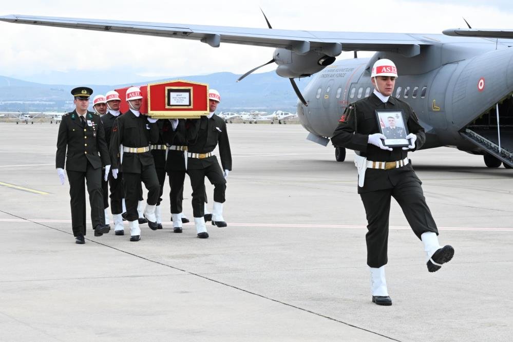 Katar’daki helikopter kazasında şehit olan Binbaşı Sinan Taştekin’e veda