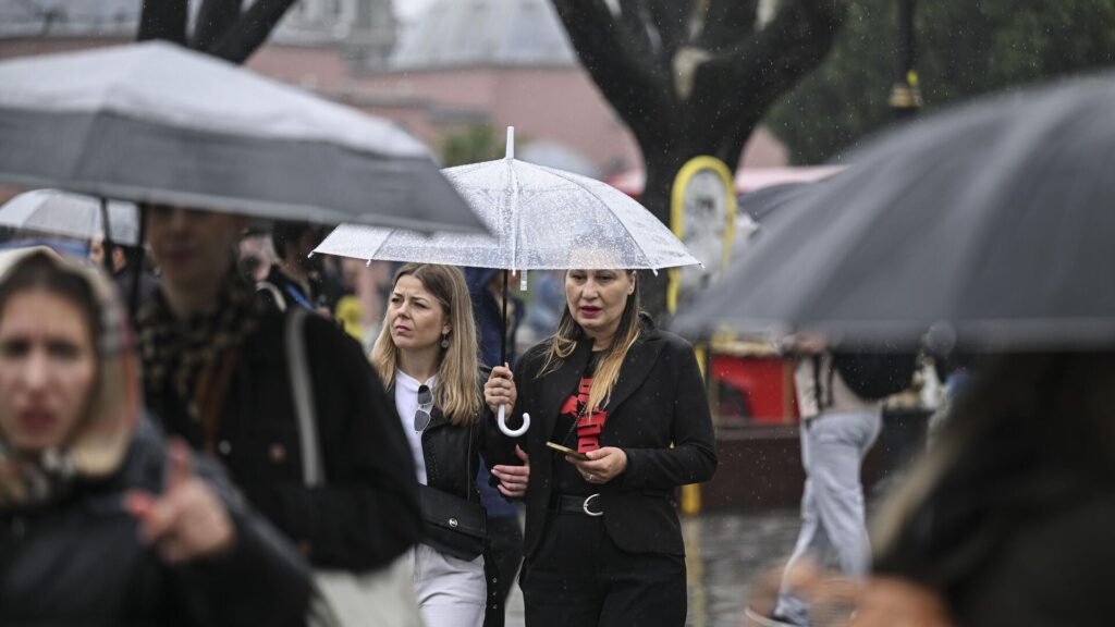 Meteoroloji’den 5 bölge için sağanak ve kar yağışı uyarısı: Marmara’da sis bekleniyor