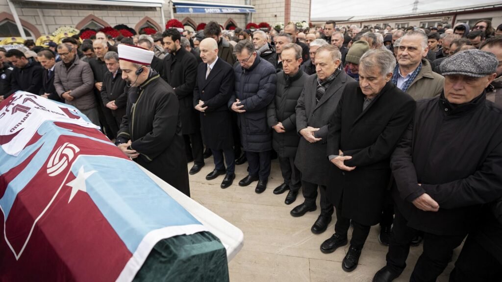 Orhan Kaynak son yolculuğuna uğurlandı: Cenaze törenine spor camiası akın etti