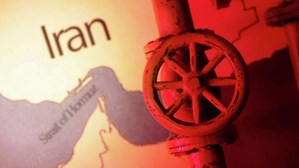 Petrol 100 doları bulur mu? ‘Hürmüz’ün kapanması 1970’lar benzeri bir enerji şokunu tetikleyebilir’