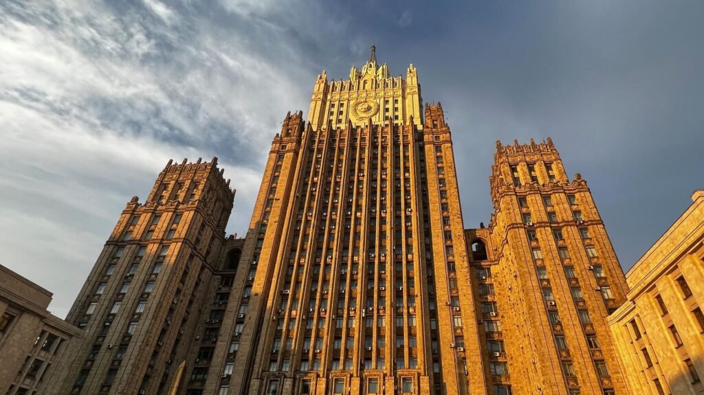 Rusya Dışişleri: AB, Moskova ile bağları tamamen koparmaya hukuki zemin hazırlıyor