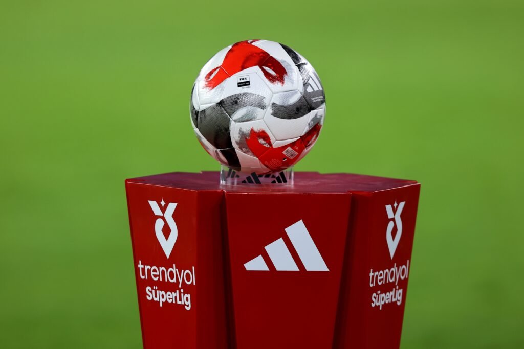 Süper Lig’de 28. hafta programı açıklandı, derbi tarihleri belli oldu.