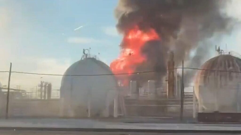 Teksas’ta patlama: Valero petrol rafinerisinde patlamanın ardından yangın çıktı