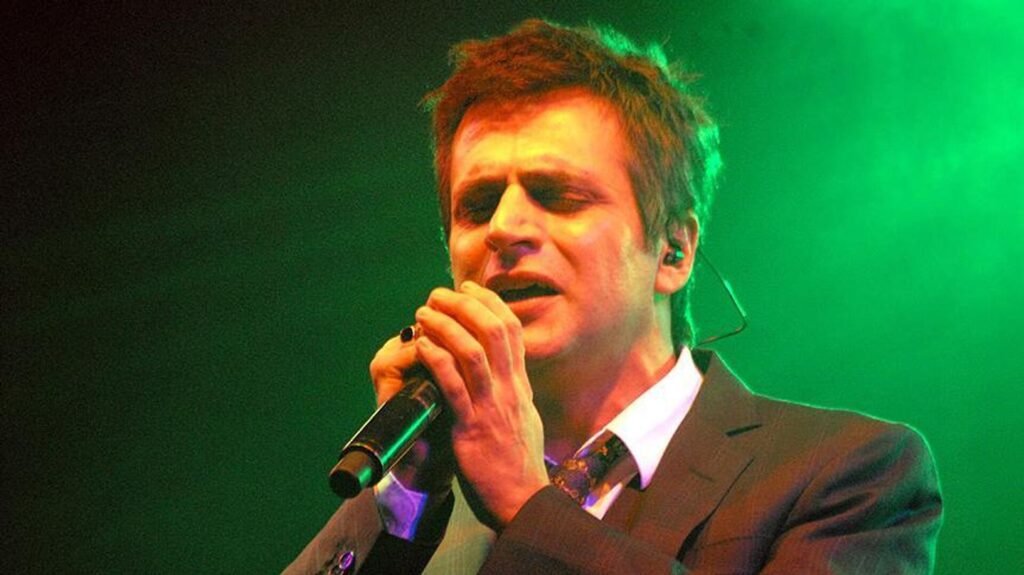 Ünlü sanatçı Teoman, sosyal medyayı ikiye böldü: 5 bin liram sahnede can çekişiyor